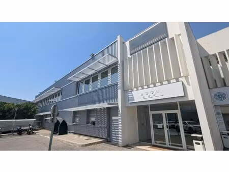 location local professionnel 180m²