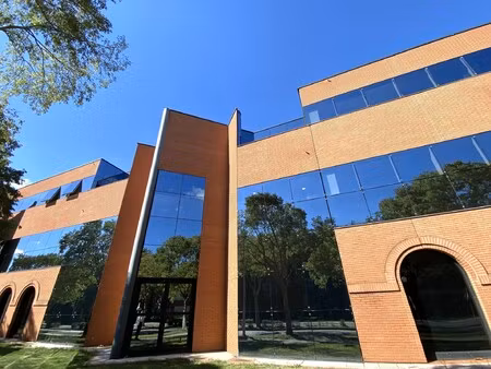 location local professionnel 2 992m²