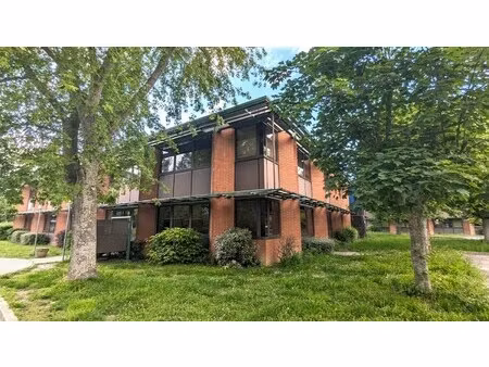 location local professionnel 1 050m²