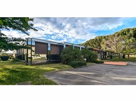 location local professionnel 1 108m²