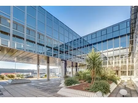 location local professionnel 224m²