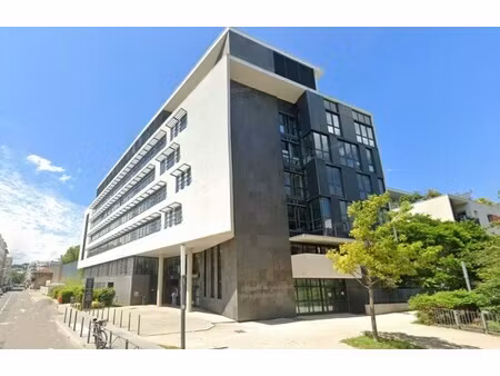 achat local professionnel 742m²