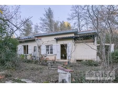 maisonnette à rénover avec belles vues sur la vallée