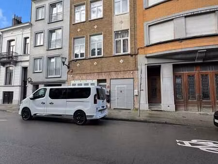 entrepôt / dépôt + bureau en parfait état ! 230 m2