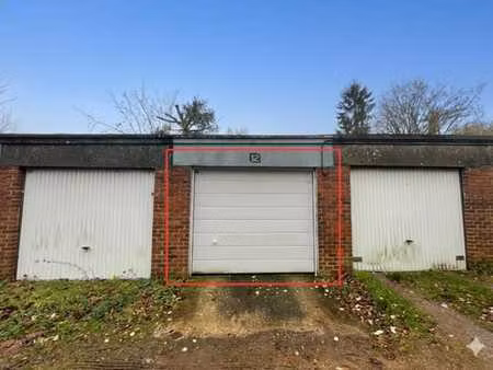 garage avec porte électrique proche de la gare