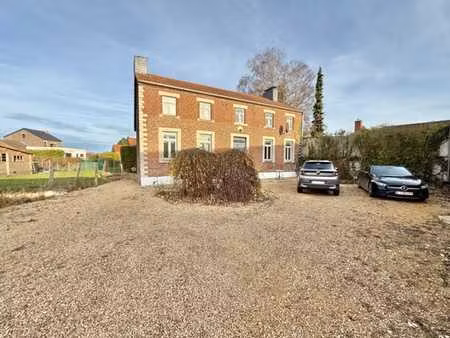 maison alliant charme et volume au cœur d’orp-le-grand