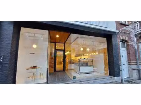 très belle surface commerciale avec reprise matériel