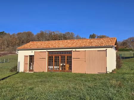 logement d'été sur 2 700 m2 de terrain!