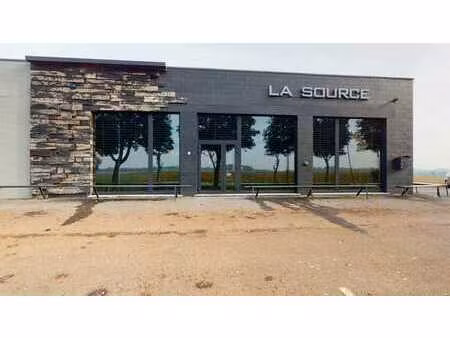 surface commerciale d'environ 185 m²