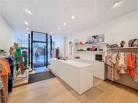 quartier place du miroir – commerce en excellent etat à loue