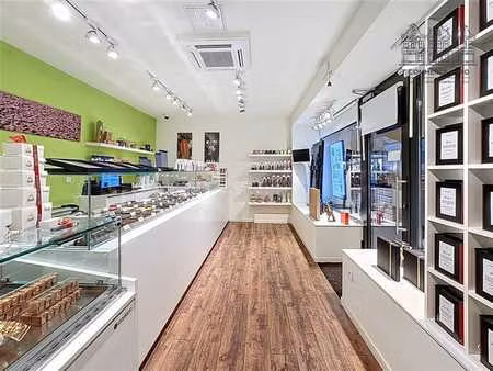 rue xavier de bue - rez commercial avec large vitrine de 6m