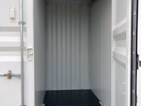 garde-meuble / box / garage / local de stockage / dépôt / local professionnel / entrepôt