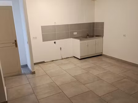 location appartement 2 pièces 44 m² à romilly-sur-seine (10100)  395 €