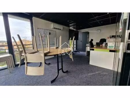 location bureaux et commerces à pornic (44210) : à louer / 76m² pornic