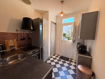 t2 meublé avec goût de 44 10 m²