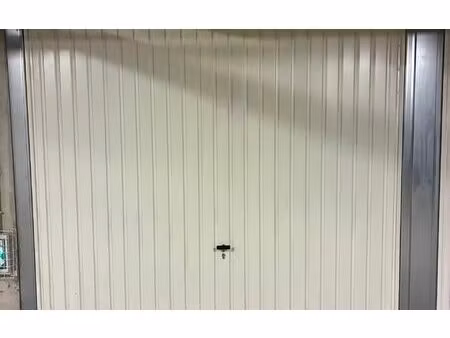 location stationnement  13 m² t- à champagne-au-mont-d'or  130 €