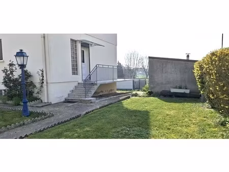 a vendre maison individuelle en parfait état  3 chambres  jardin  garage