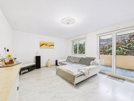 oeting: appartement 2 pièces avec terrasse et garage à vendre