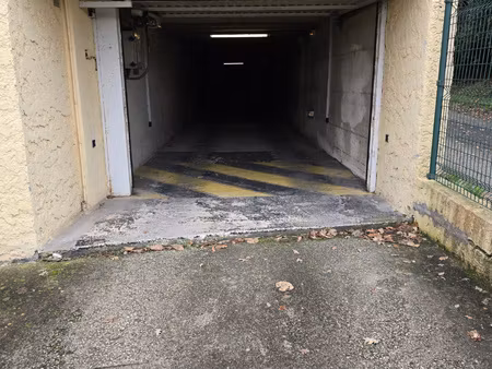 six fours les plages  garage 16.10m2 proche centre ville