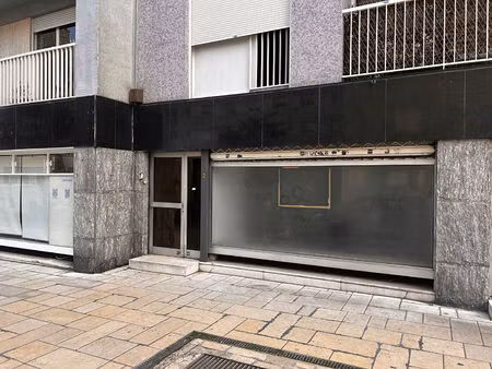 local commercial paris 5 pièces 105 25 m2