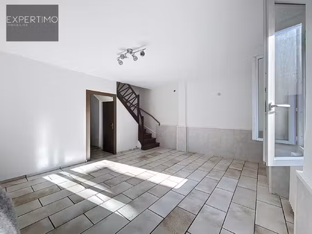 maison de ville lumineuse avec jardin proche commodités a