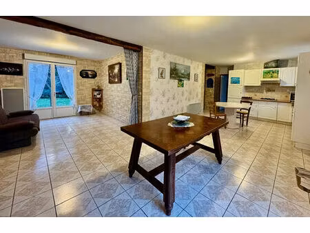 maison guecelard 7 pièces138 m2 disposant d'un jardin