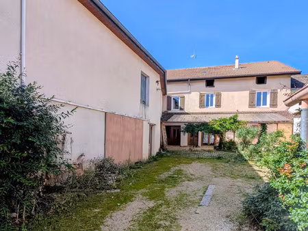 ténemement immobilier de 14 piéces avec dépendances