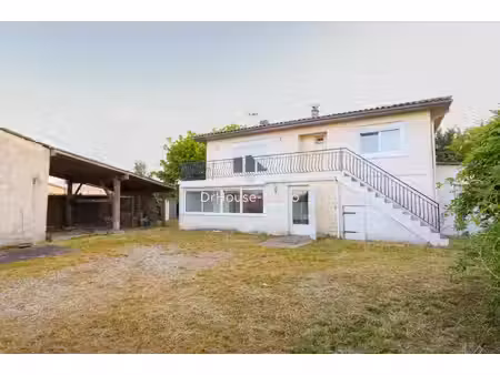 charmante maison familiale de 5 pièces avec jardin au cœur de saint-julien-beychevelle