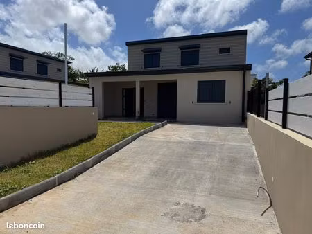 villa neuve f4 - 3 chambres et dressings aménagés - bassin extèrieur