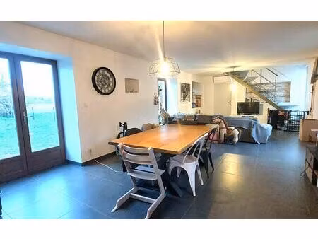 location maison  135.19 m² t-5 à quincieux  1 420 €