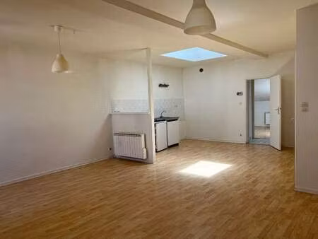 location appartement 3 pièces à montaigu-vendée (85600) : à louer 3 pièces / 74m² montaigu
