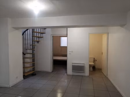 location meublée appartement 5 pièces 84 m² à chavagnes-en-paillers (85250)  667 €