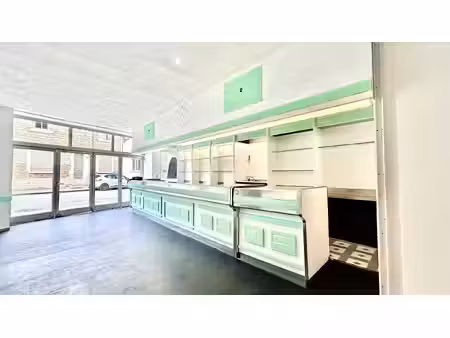 immeuble avec local commercial et appartement à bédarrides