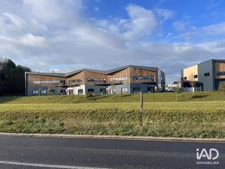 location local d'activités 912 m²