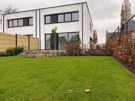 exclusieve halfopen bebouwing