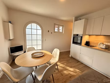 t2 rénové avec terrasse et parking à biarritz