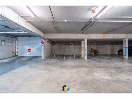 double emplacement de parking intérieur – situation ultra c