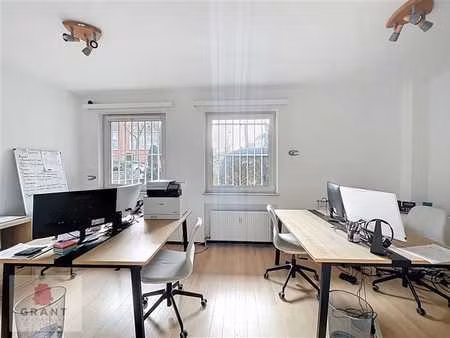 top localisation! bureau ideal pour profession linérale!