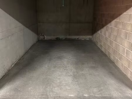 box à louer 150 m du métro