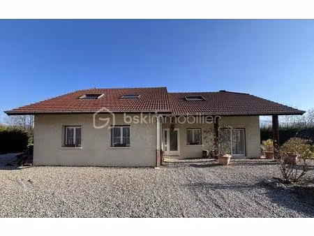 maison f6 de 191 64m2 au sol et 144 84m2 habitables sur la petite commune de lavours