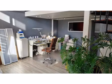 location locaux professionnels à saint-laurent-du-var (06700)  950 €