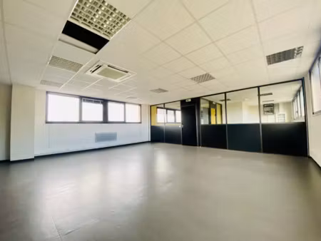 location locaux professionnels 214 m² à villers-bretonneux (80800)  1 400 €