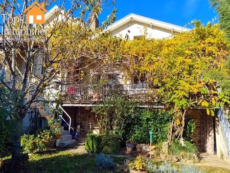 immeuble rare en plein centre-ville  au calme  avec jardin clos.