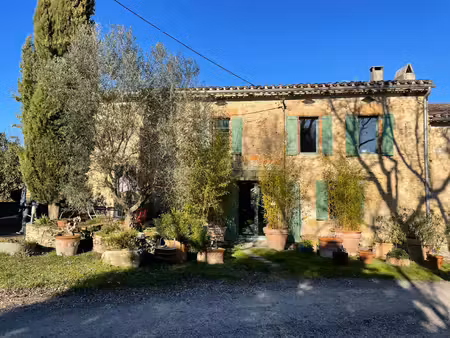 propriete en pierre avec habitation et deux gites