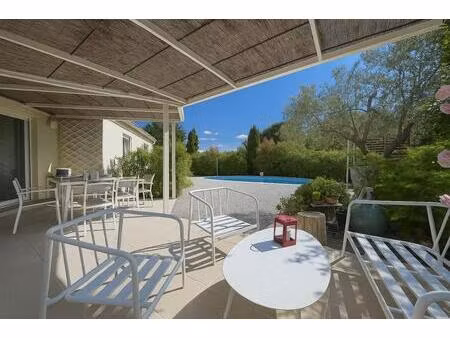 saze  maison de plain-pied avec piscine  189m²  6 pièces