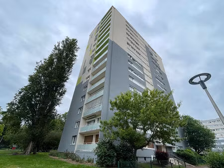 a vendre  box fermé en sous-sol