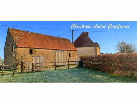 entre charolles  la clayette et paray le monial  ancien corps de ferme en pierres  à rénov