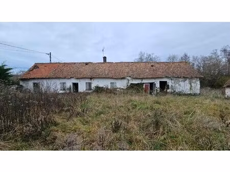 propriété de 7000m² avec plan d’eau et longère de 160m² à rénover entièrement