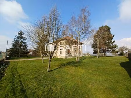 maison individuelle sur vaste terrain