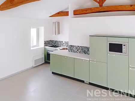 appartement de 52 m²  rénové   en plein centre ville de saujon avec grand garage.